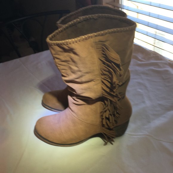 boots - Picture 3 of 4